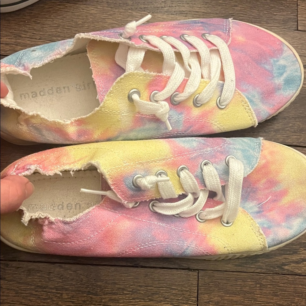Madden Girl Womens Pastel Tie-Dye Sneakers